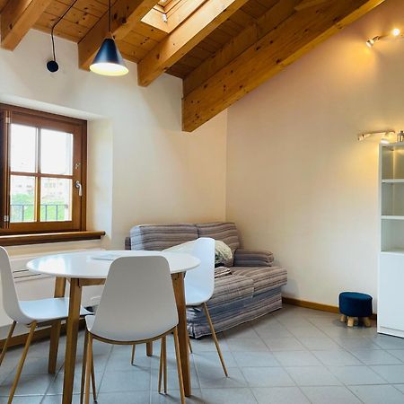 Blue Lake Apartment 20M From The Lake With Box Colico Buitenkant foto