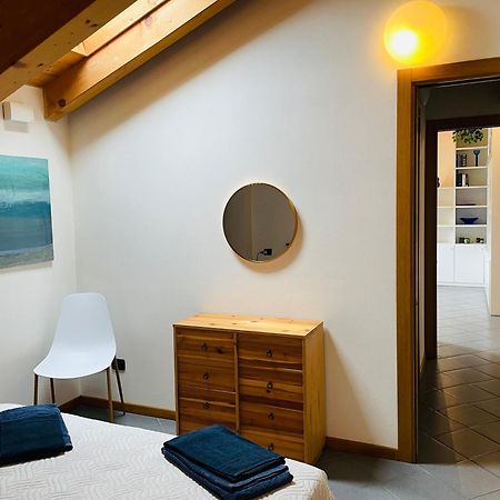 Blue Lake Apartment 20M From The Lake With Box Colico Buitenkant foto