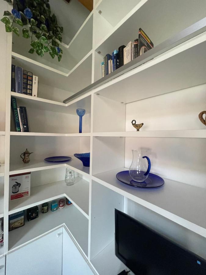 Blue Lake Apartment 20M From The Lake With Box Colico Buitenkant foto