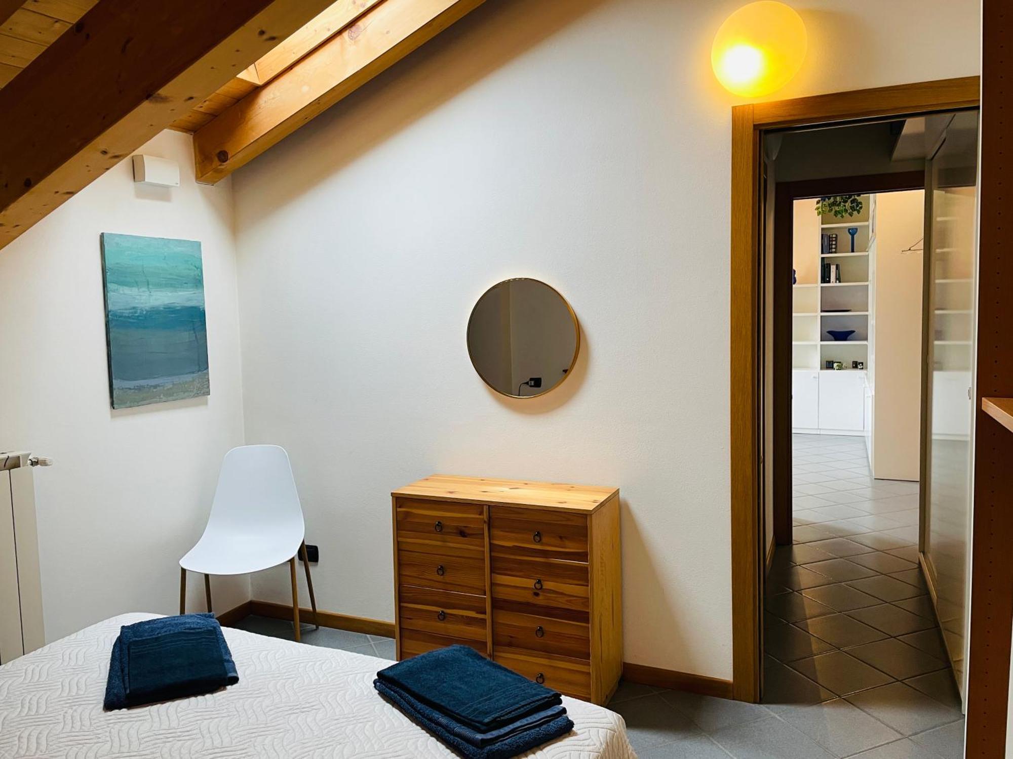 Blue Lake Apartment 20M From The Lake With Box Colico Buitenkant foto